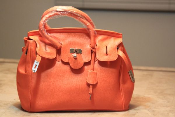 Bolsa estilo Hermés em couro laranjado!